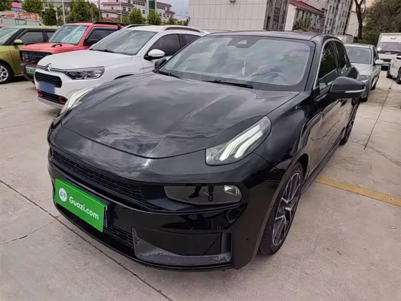 Lynk & Co 03