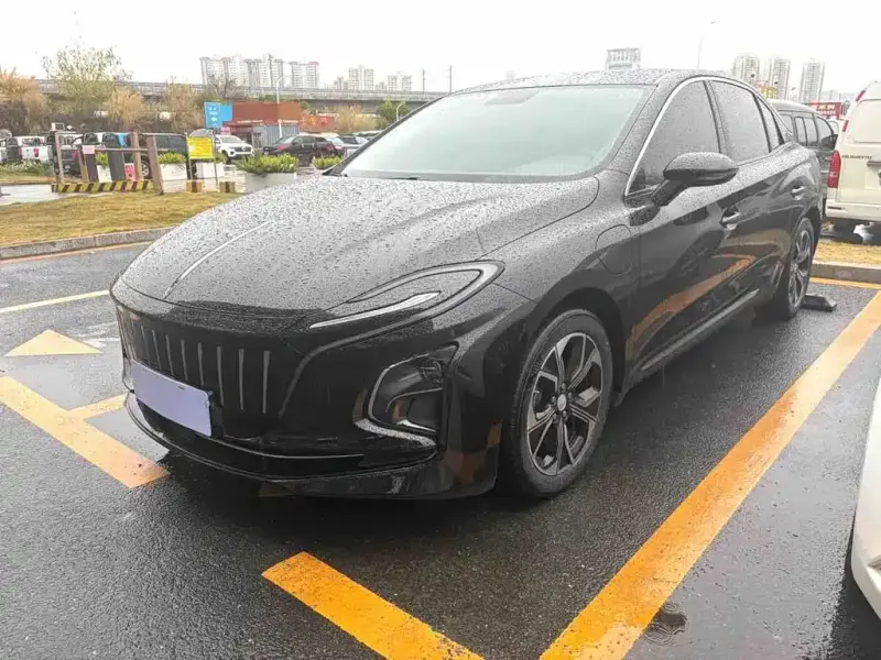 Hongqi E-QM5