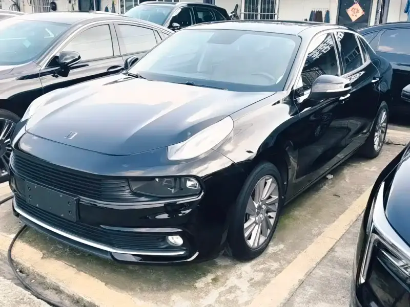 Lynk & Co 03