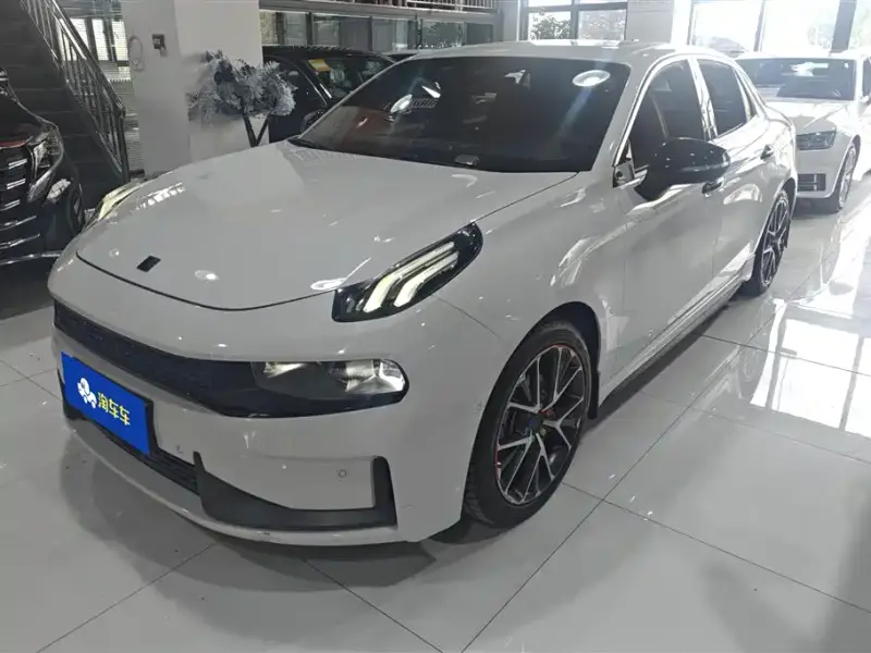Lynk & Co 03
