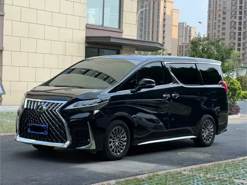 Lexus LM