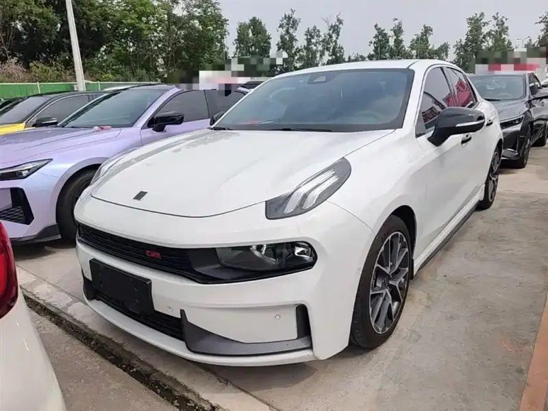 Lynk & Co 03