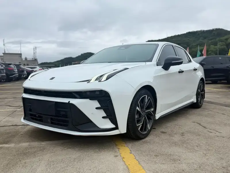 Lynk & Co 03