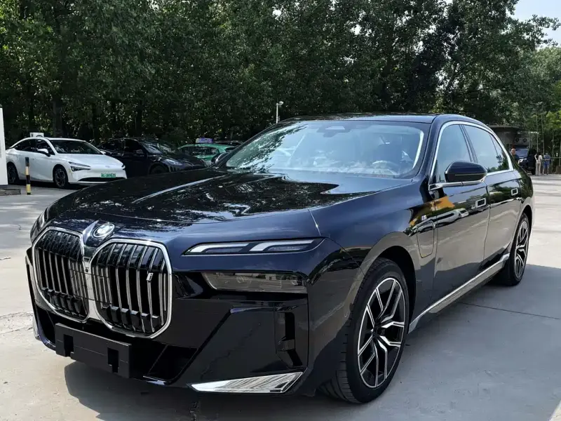 BMW i7