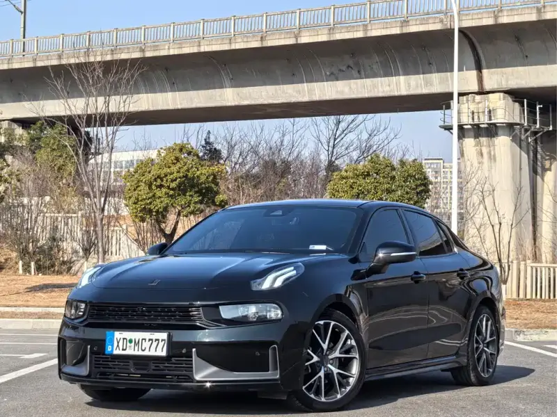 Lynk & Co 03