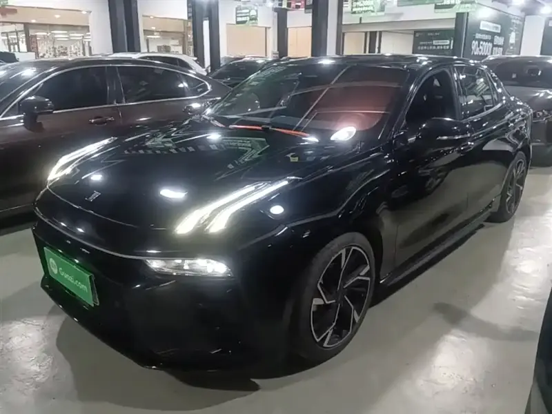 Lynk & Co 03