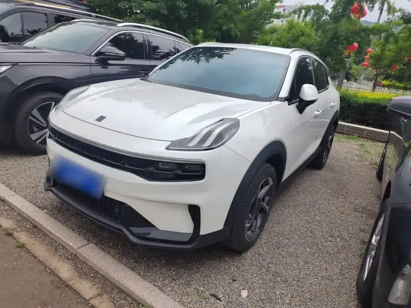Lynk & Co 06