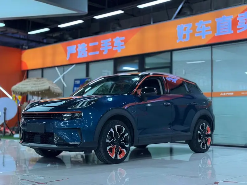 Lynk & Co 06