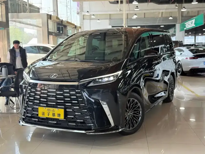 Lexus LM