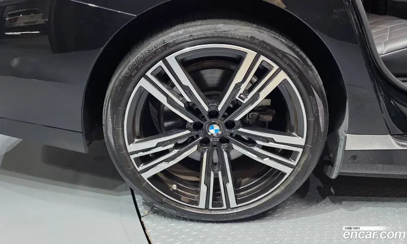 BMW i7