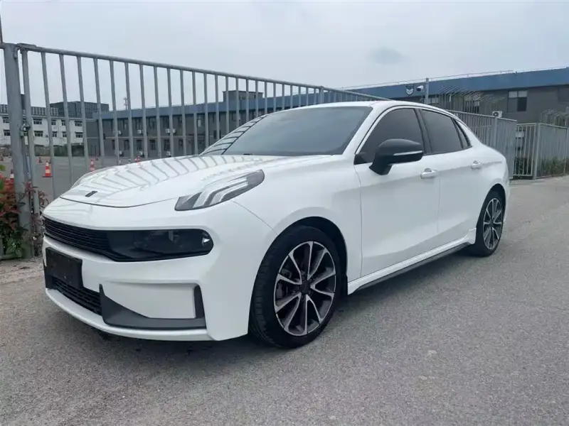 Lynk & Co 03