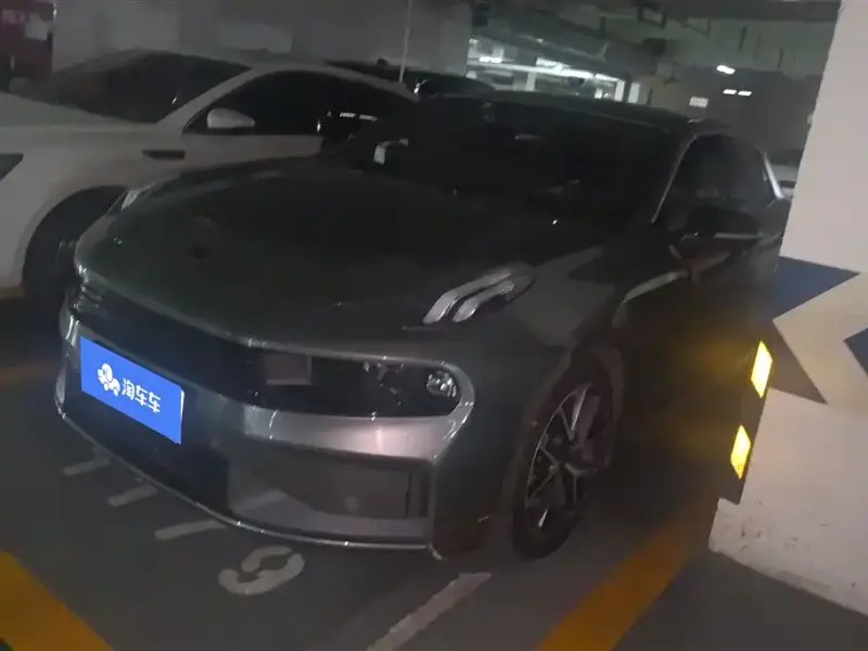 Lynk & Co 03