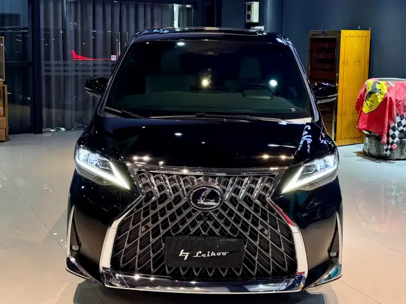 Lexus LM