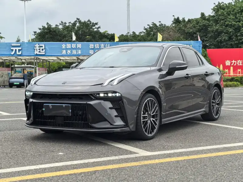 Lynk & Co 03