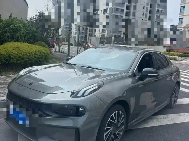 Lynk & Co 03