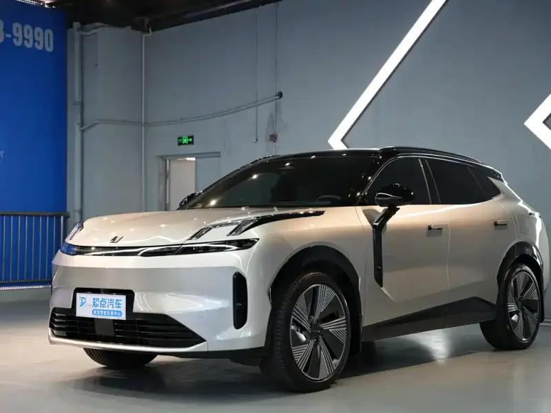 Lynk & Co 08 EM-P