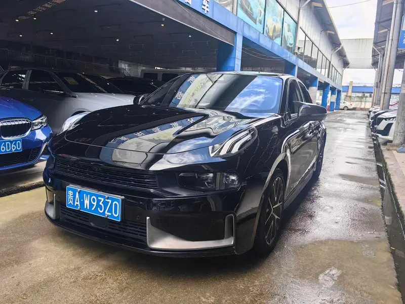Lynk & Co 03