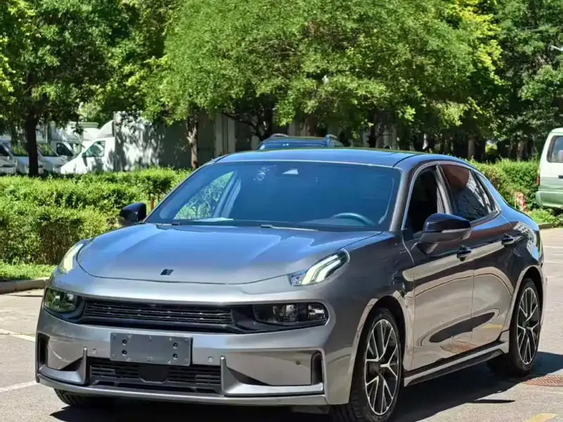 Lynk & Co 03