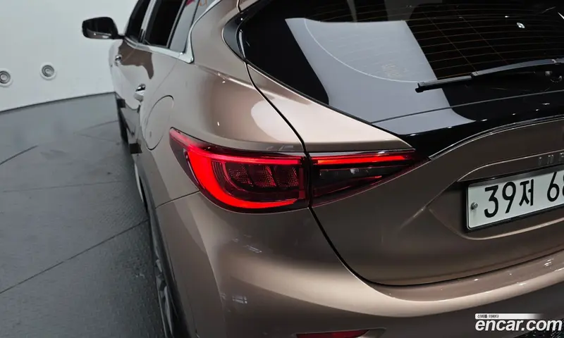 Infiniti Q30