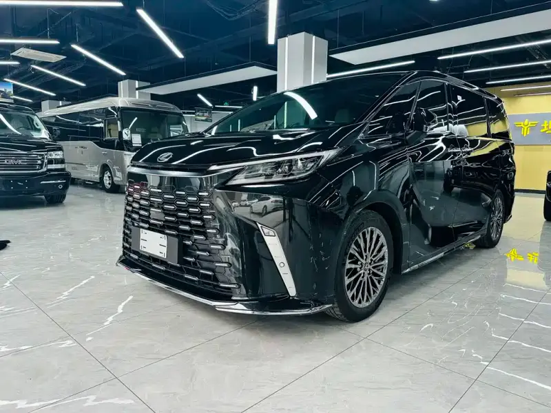 Lexus LM
