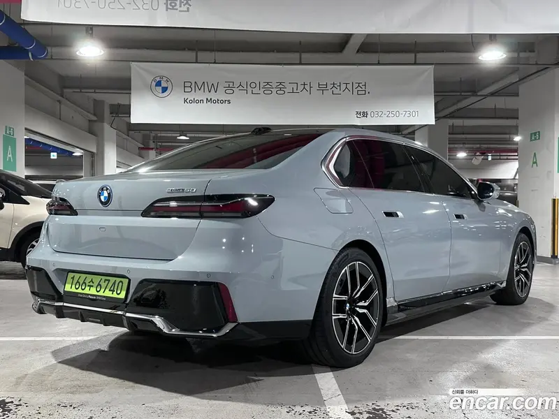BMW i7