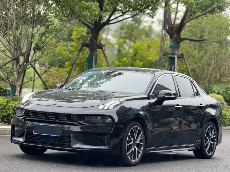 Lynk & Co 03