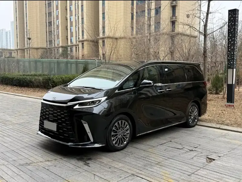 Lexus LM