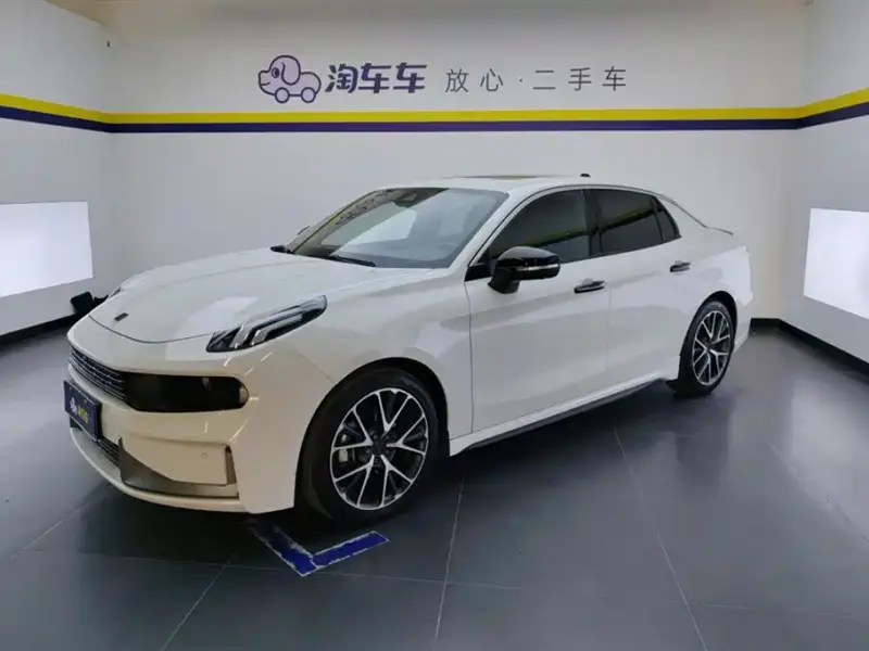 Lynk & Co 03