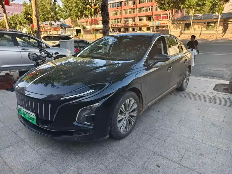 Hongqi E-QM5