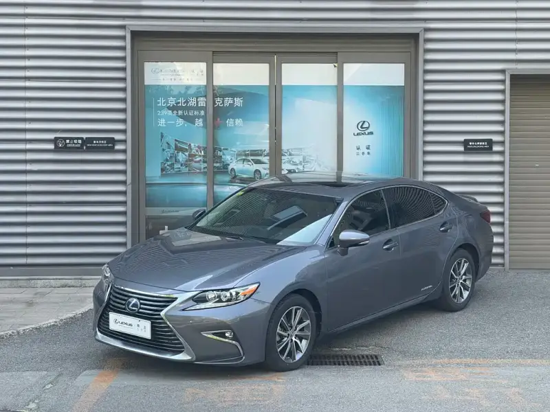 Lexus ES
