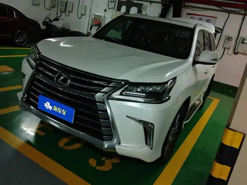 Lexus LX