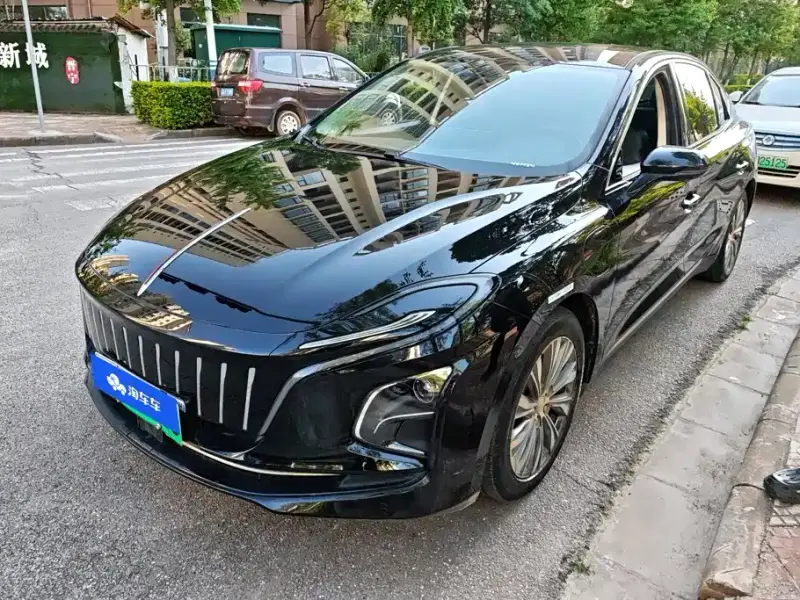 Hongqi E-QM5
