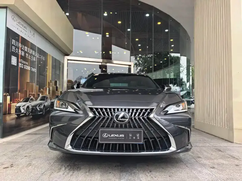 Lexus ES