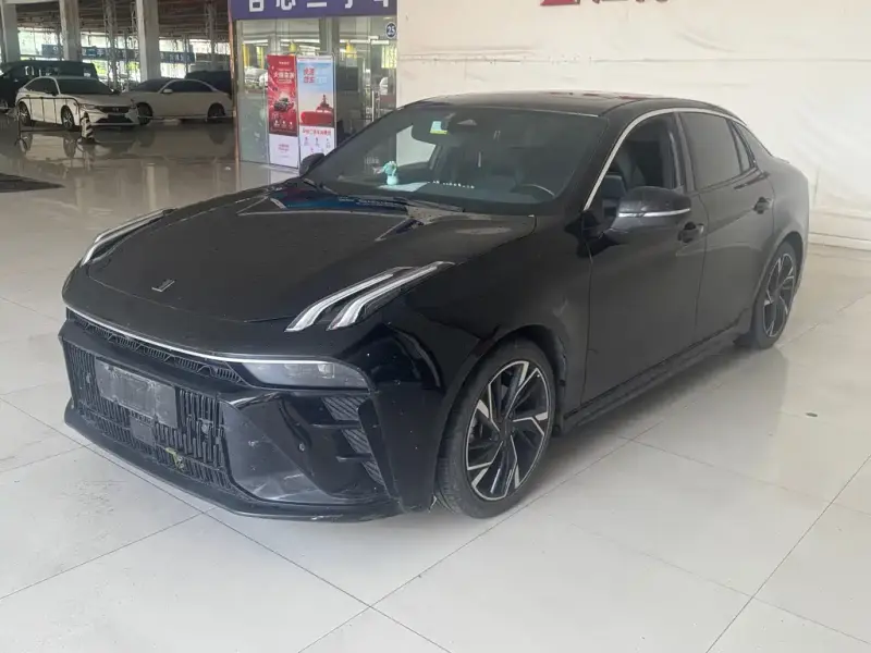 Lynk & Co 03