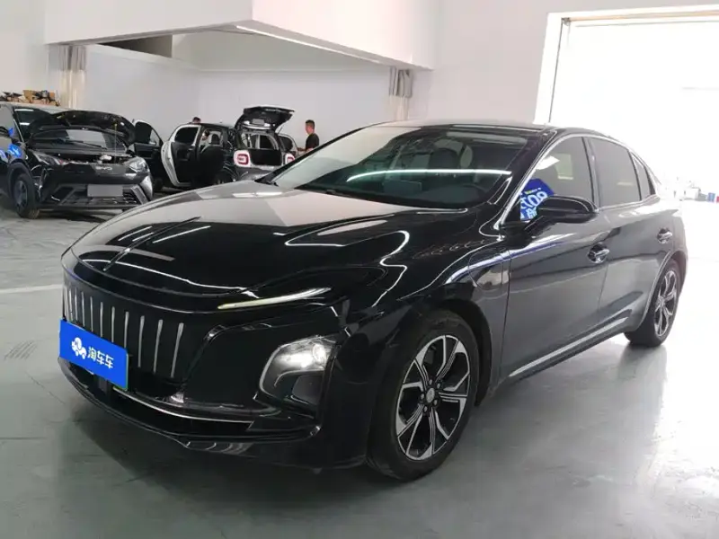 Hongqi E-QM5