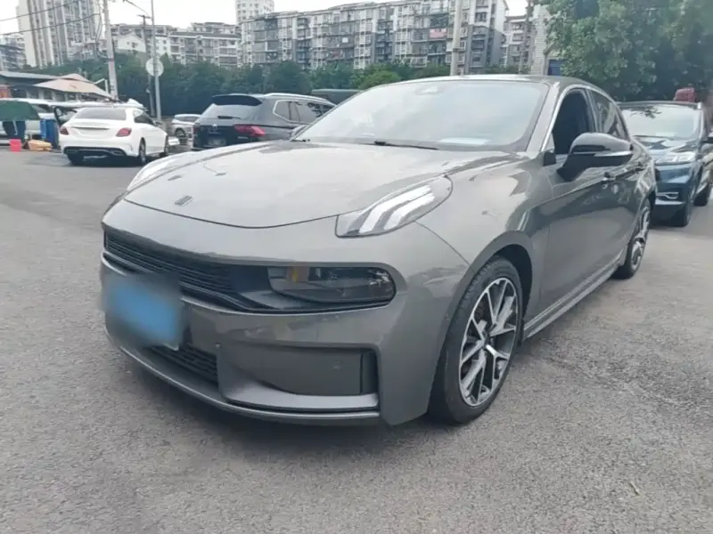 Lynk & Co 03