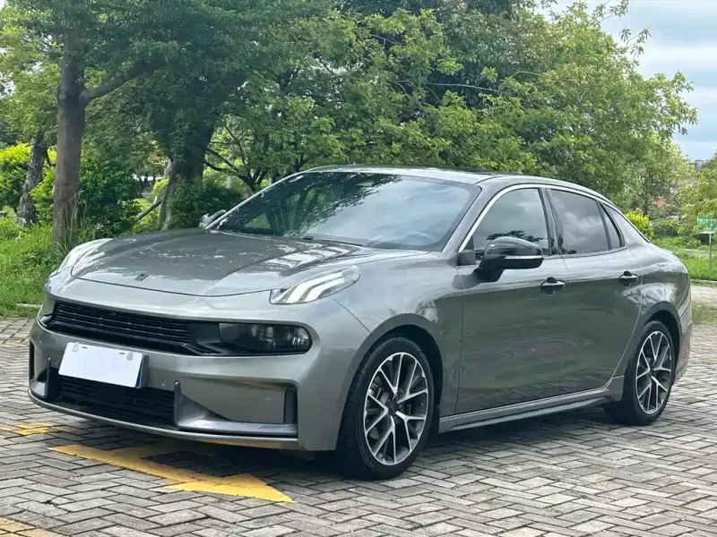 Lynk & Co 03