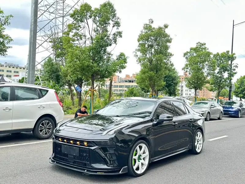 Lynk & Co 03