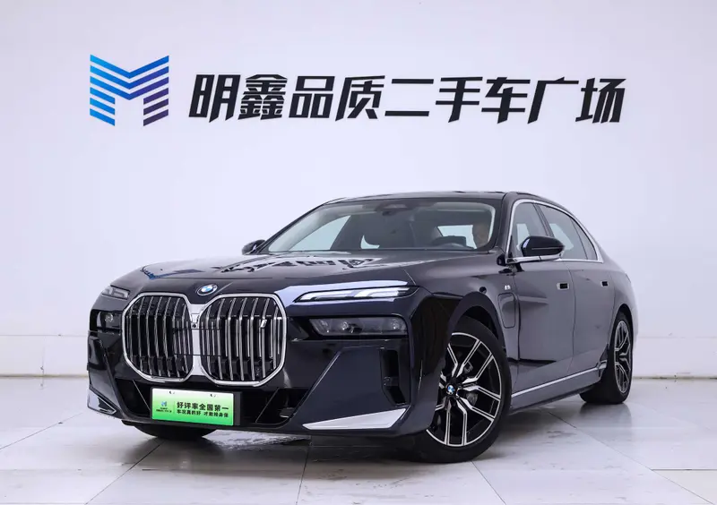 BMW i7