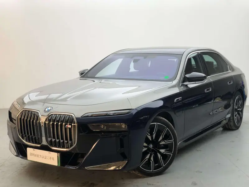 BMW i7