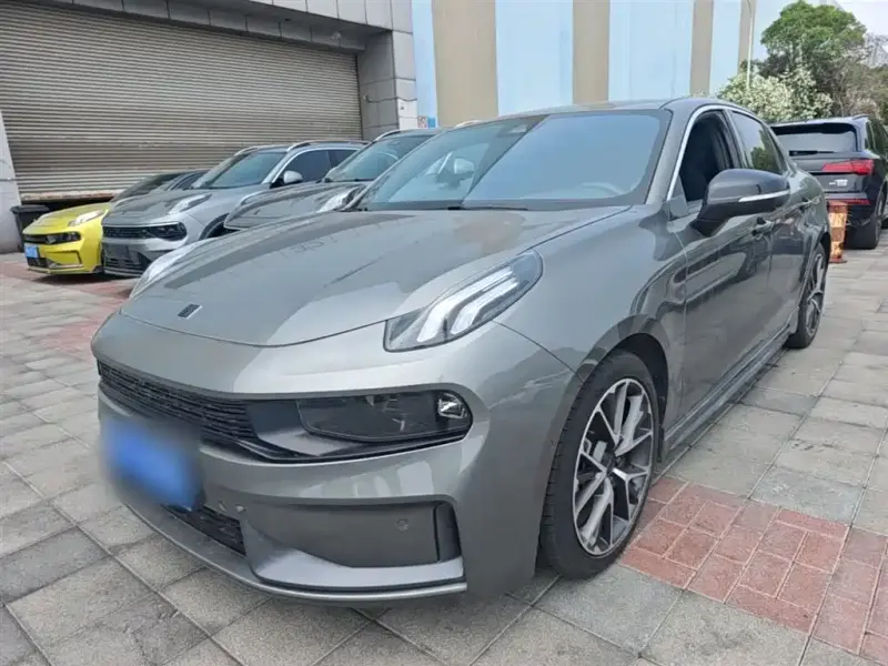 Lynk & Co 03