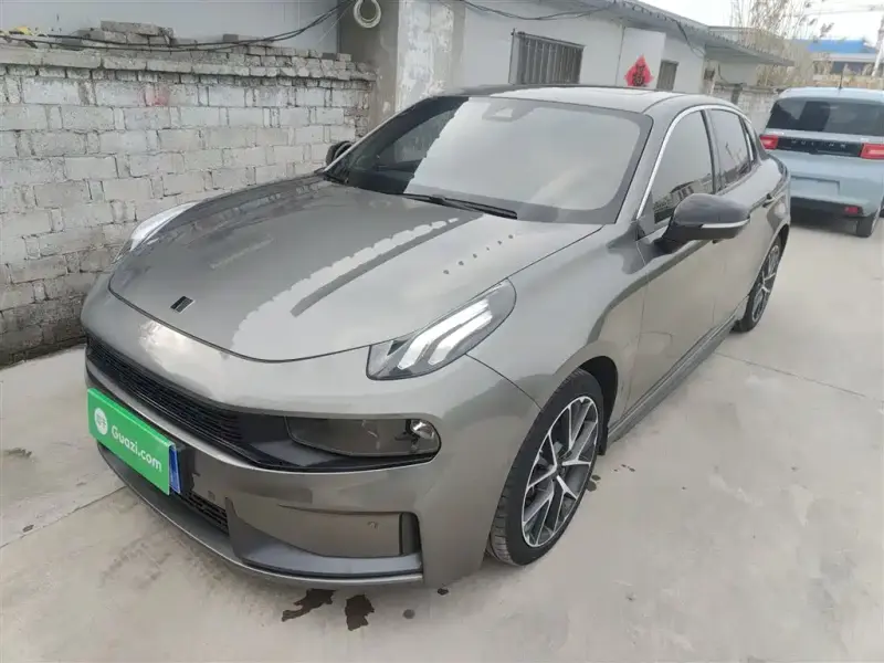 Lynk & Co 03