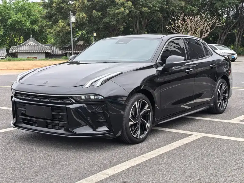 Lynk & Co 03