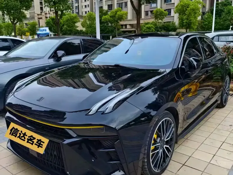 Lynk & Co 03