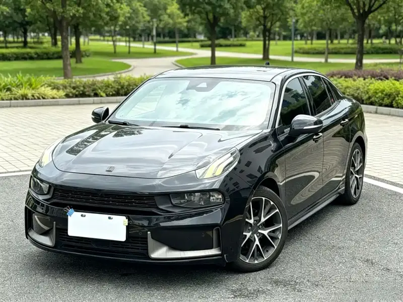 Lynk & Co 03
