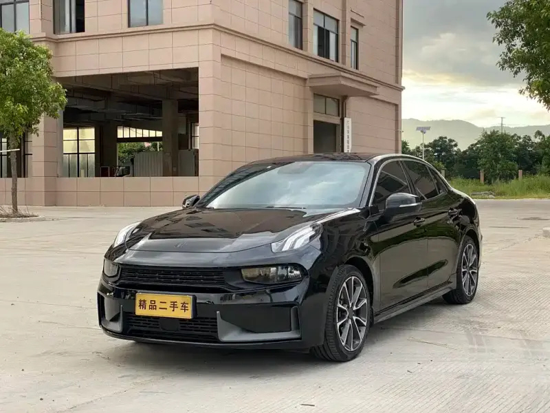 Lynk & Co 03