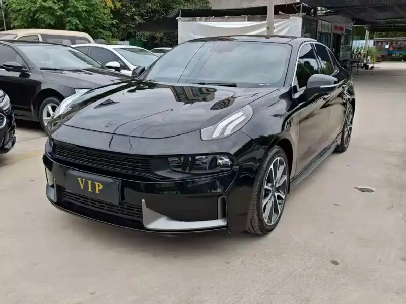 Lynk & Co 03