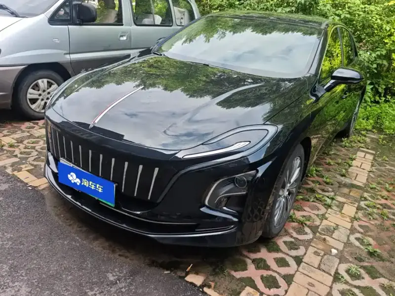 Hongqi E-QM5