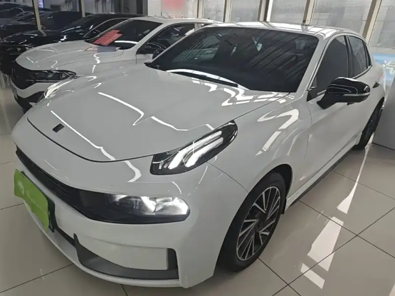Lynk & Co 03