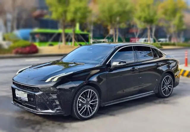 Lynk & Co 03
